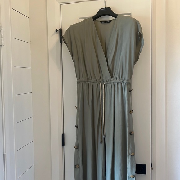 Zara Green Jumpsuit with Buttons - Picture 1 of 3